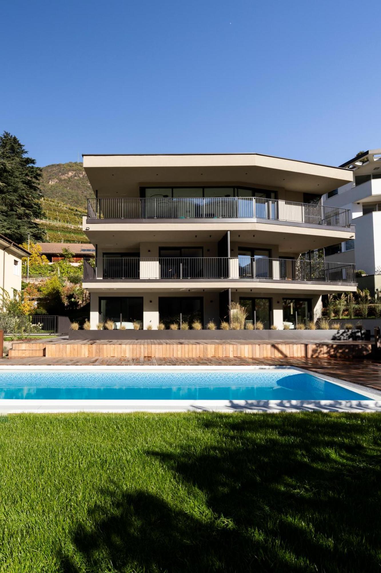 Erbacher Living Nature Apartments Suites ボルツァーノ エクステリア 写真
